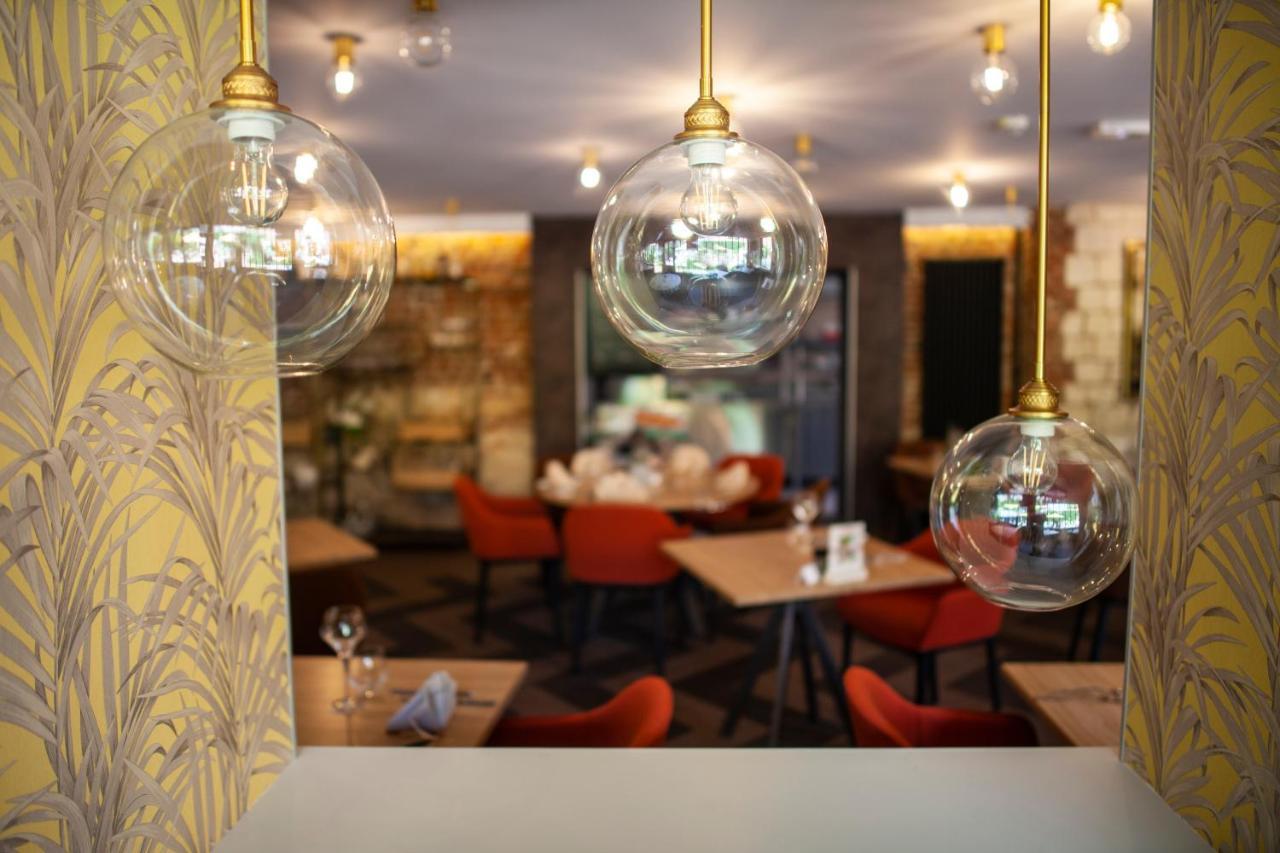 Logis Hotel & Restaurant - Les Hauts De Montreuil Montreuil  Ngoại thất bức ảnh