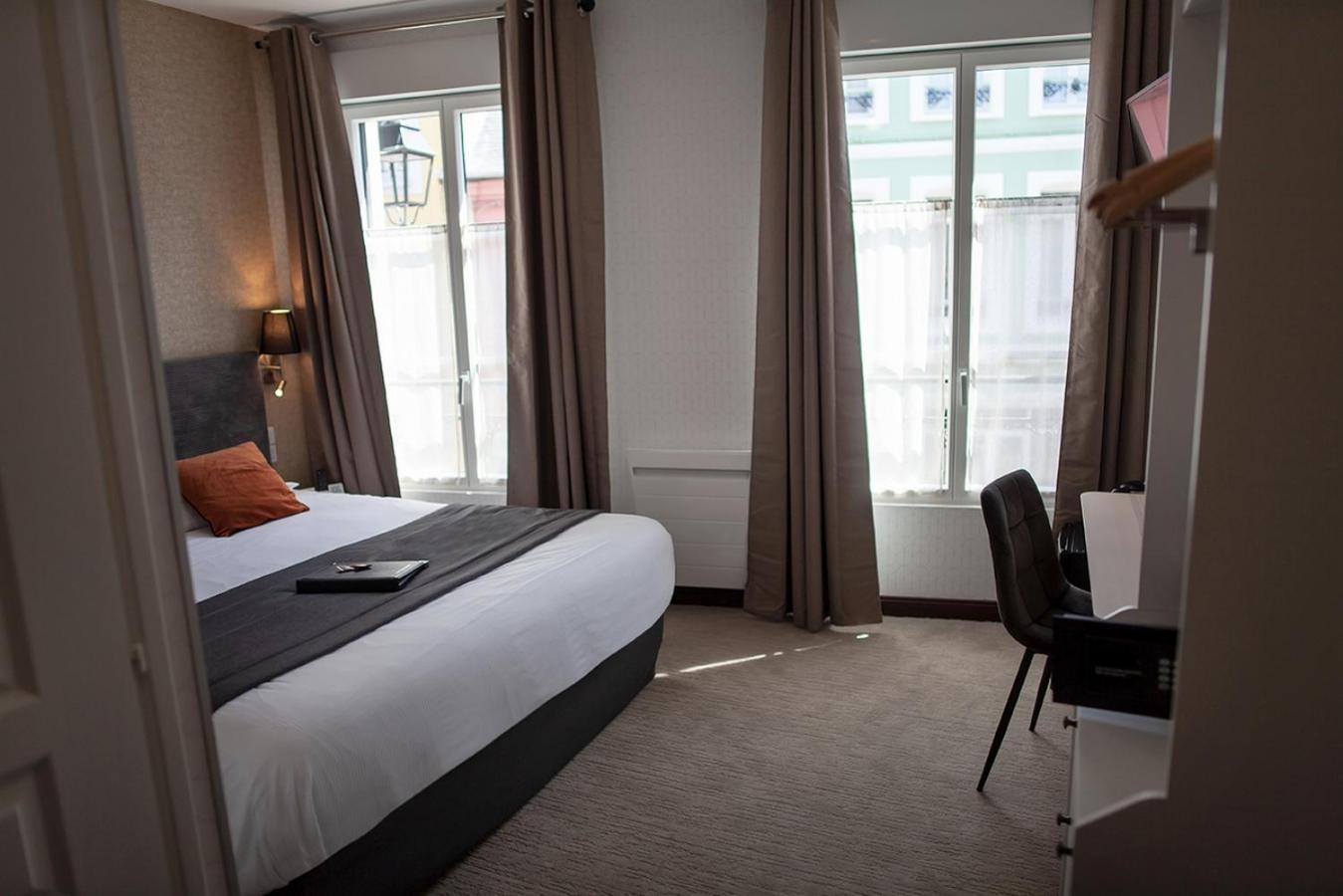 Logis Hotel & Restaurant - Les Hauts De Montreuil Montreuil  Ngoại thất bức ảnh