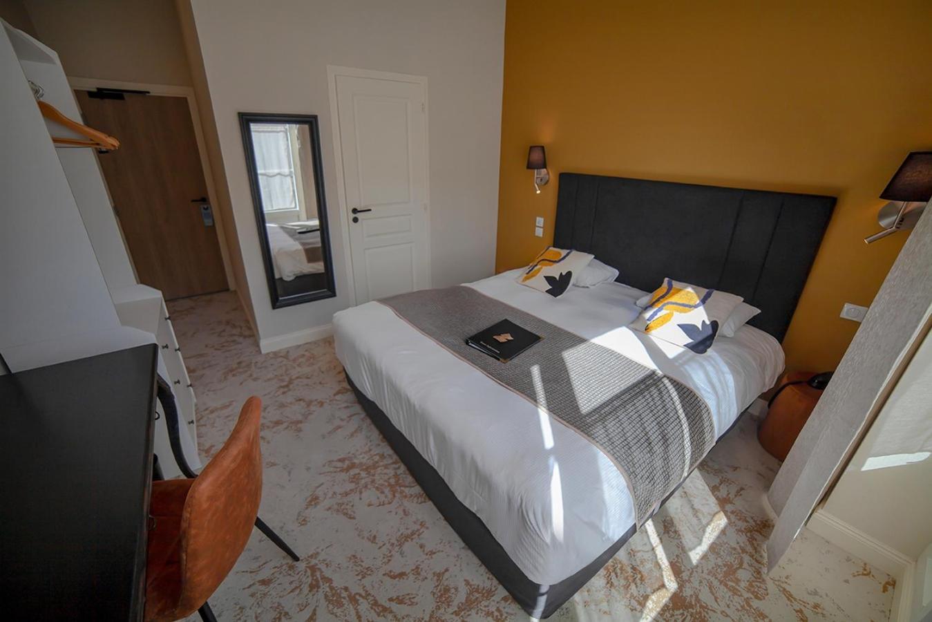 Logis Hotel & Restaurant - Les Hauts De Montreuil Montreuil  Ngoại thất bức ảnh