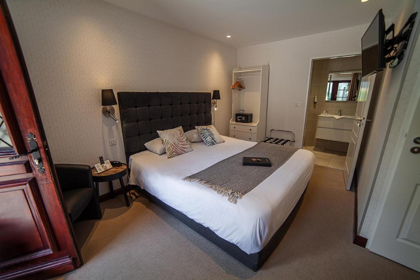 Logis Hotel & Restaurant - Les Hauts De Montreuil Montreuil  Ngoại thất bức ảnh
