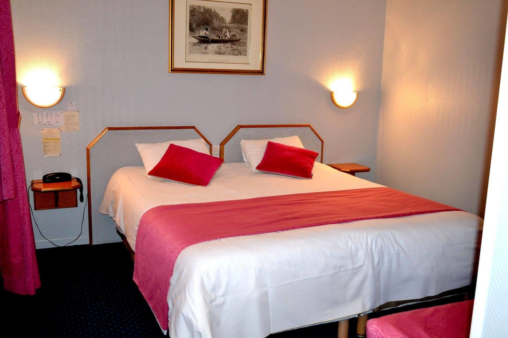Logis Hotel & Restaurant - Les Hauts De Montreuil Montreuil  Ngoại thất bức ảnh